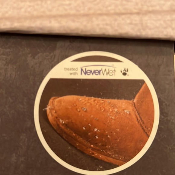 BEARPAW Women's Colby Sheepskin Suede Water Repelling with NeverWet Boot - Picture 7 of 7